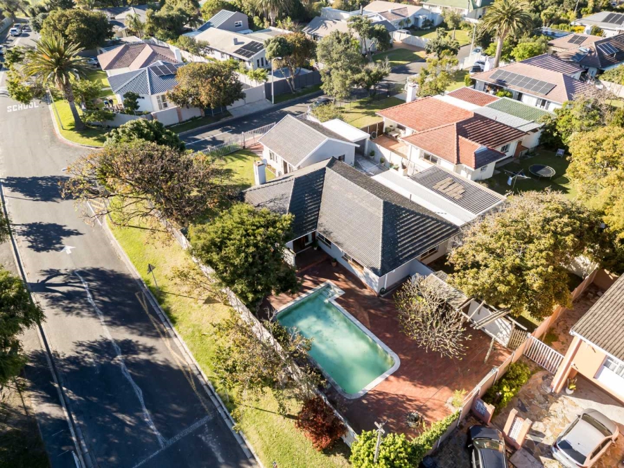 5 Bedroom Property for Sale in Kirstenhof Western Cape